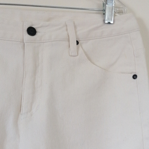 NWOT, Liz Claiborne Jean  style capris, Size 4 - Picture 4 of 7